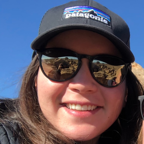 Profile Picture of Adriana Encinas (@adrianaencinas) on Poshmark