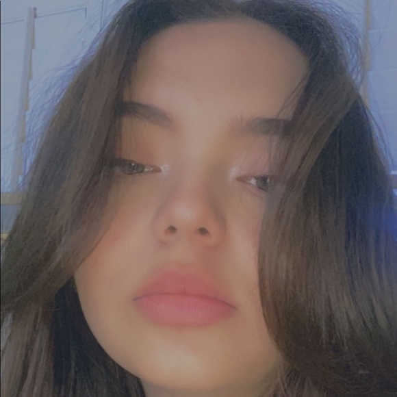 Profile Picture of Itzel Acosta (@itzel_a701) on Poshmark