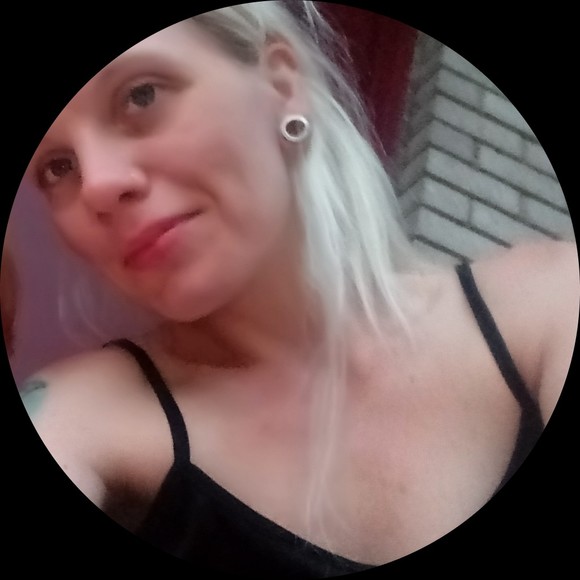 Profile Picture of Kelsey Hart (@funkyluxvintage) on Poshmark