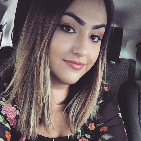 Profile Picture of Ashley Aronowitz (@retrocherryshop) on Poshmark