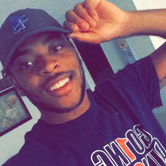 Profile Picture of Stephon Taylor (@stephondt) on Poshmark