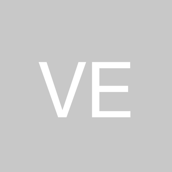 Profile Picture of Victoria Ehrenfeld (@vickyeh14) on Poshmark