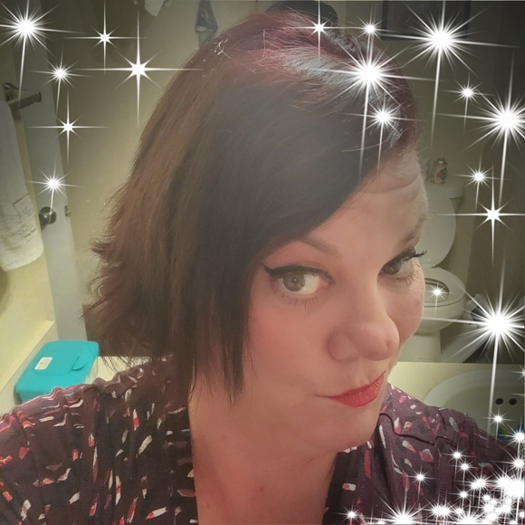 Profile Picture of Michelle Govan (@michellegovan) on Poshmark