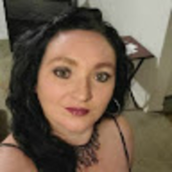 Profile Picture of Susan Larsen (@graciepoo1056) on Poshmark