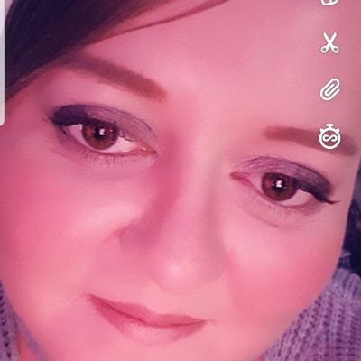 Profile Picture of Avon By Charlie (@CharlieHoyle3) on Twitter