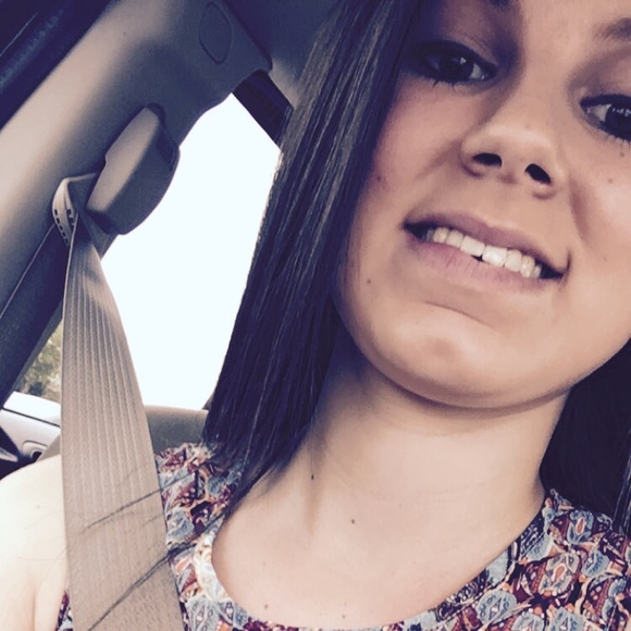 Profile Picture of Kirsten Kozera (@kkozera) on Poshmark