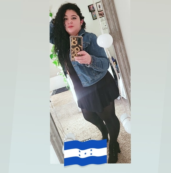 Profile Picture of Jessy Vallecillo (@jessyvallecillo) on Poshmark