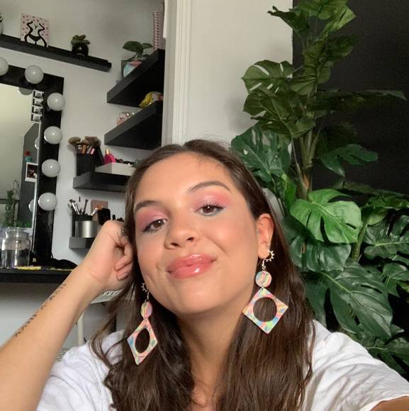 Profile Picture of Athenaa Vassiliadis (@athenaa_v) on Poshmark