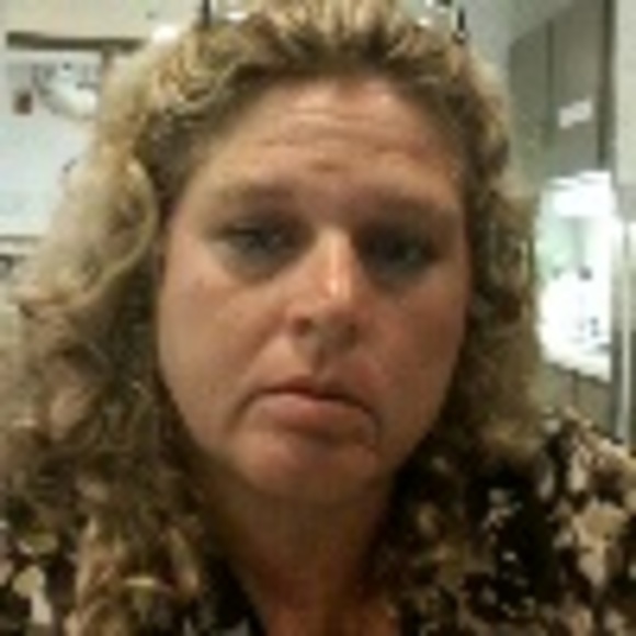 Profile Picture of Davida Onley (@dollsweet) on Poshmark