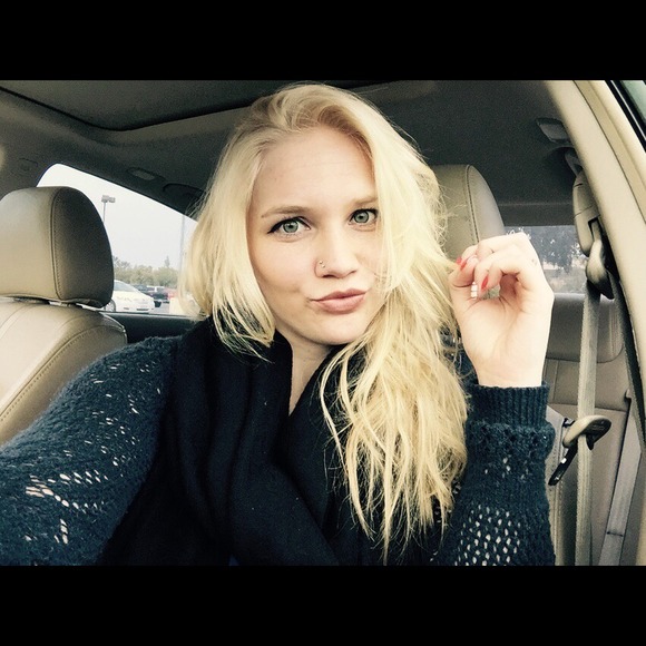 Profile Picture of Tori Gee (@torig217) on Poshmark