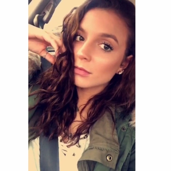 Profile Picture of Natalie Scassera (@nataliescassera) on Poshmark