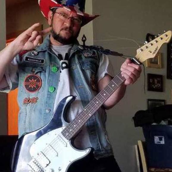 Profile Picture of Lowell Ternes (@lowellternes) on Poshmark