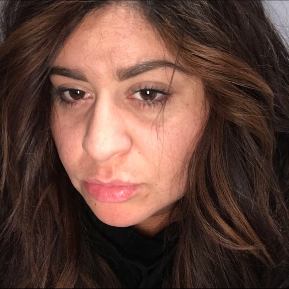 Profile Picture of Ashley Krustch (@smashleyak) on Poshmark