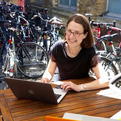 Profile Picture of Amy Simmons (@Amy9B9) on Twitter
