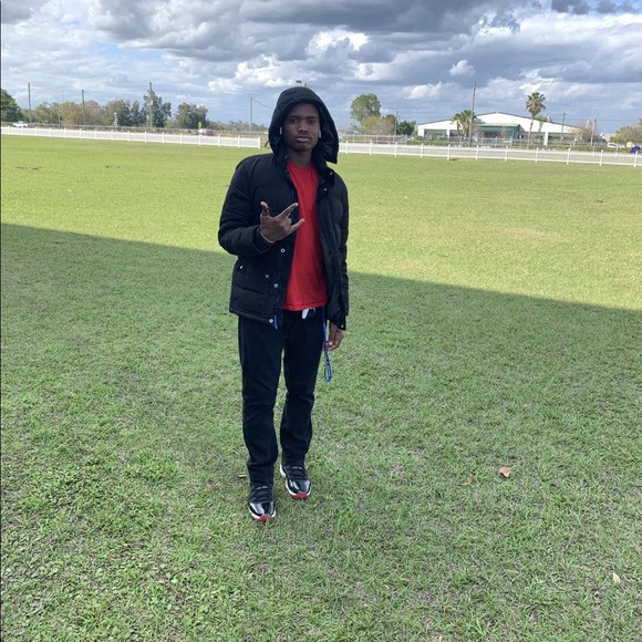 Profile Picture of Nazir Gilchrist (@nazirgilchrist) on Poshmark