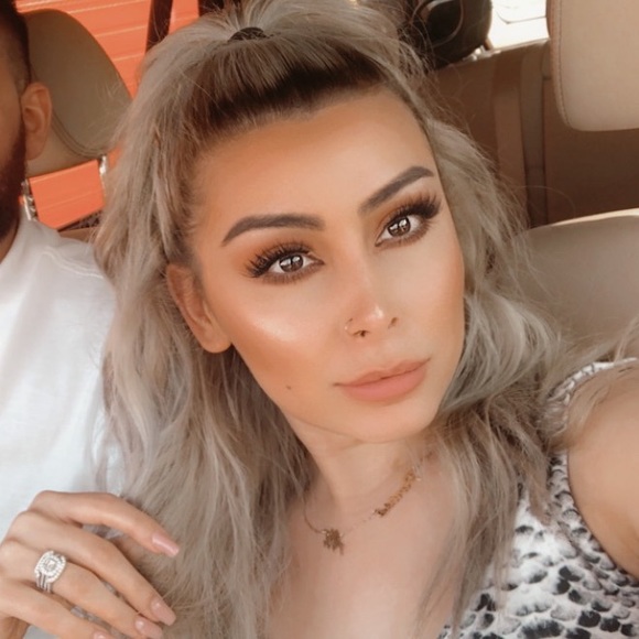 Profile Picture of Shabana Karimi (@shabanakarimi) on Poshmark