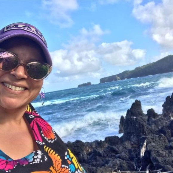 Profile Picture of Laraye Borden (@laraye76) on Poshmark