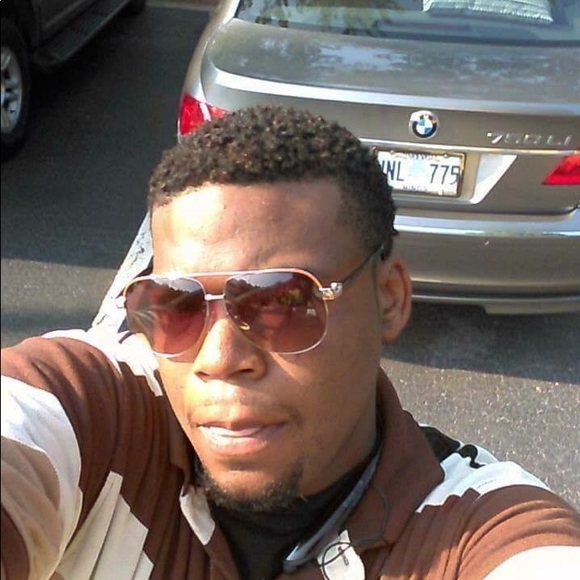 Profile Picture of Tavaris Moore (@tavaris0619) on Poshmark