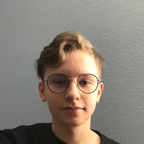 Profile Picture of Julian Steffens (@jsteff05) on Poshmark