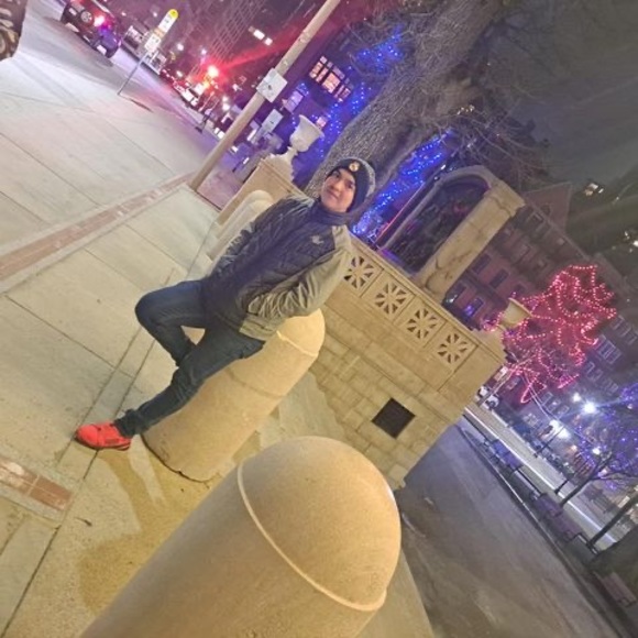 Profile Picture of Darvin De león (@deleondarvin294) on Poshmark