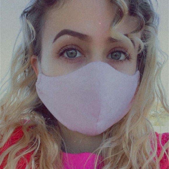 Daphne Feistel - Poshmark Profile Picture of Daphne Feistel (@skelebonez) on Poshmark