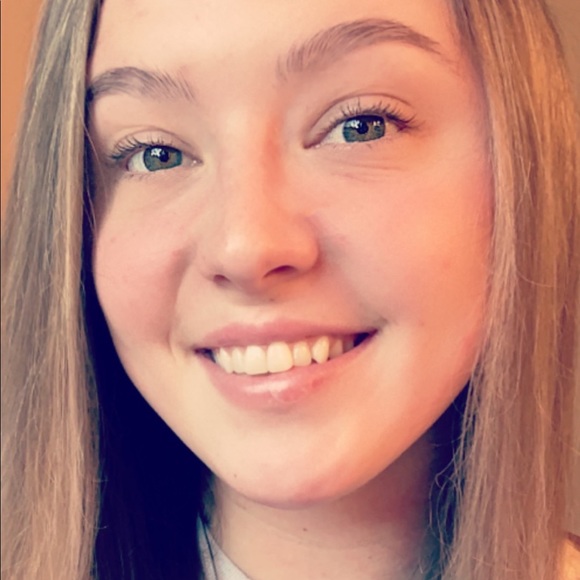 Profile Picture of Savannah Blevins (@sblevins96) on Poshmark