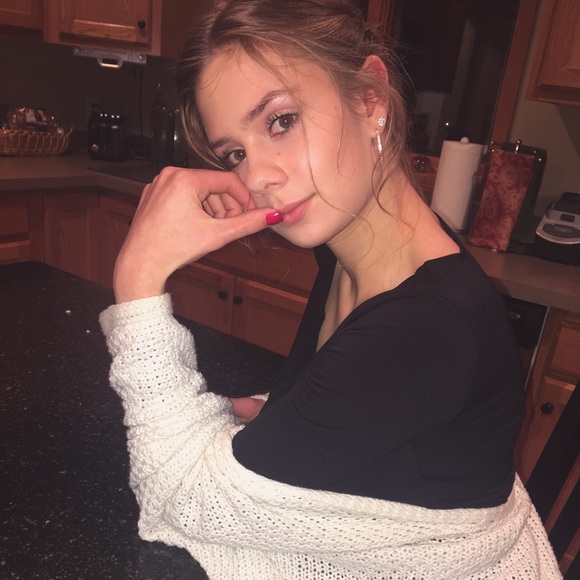 Profile Picture of Grace Helgerson (@gracehelgerson) on Poshmark