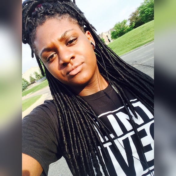 Profile Picture of Destiny Darrough (@destiboo11) on Poshmark