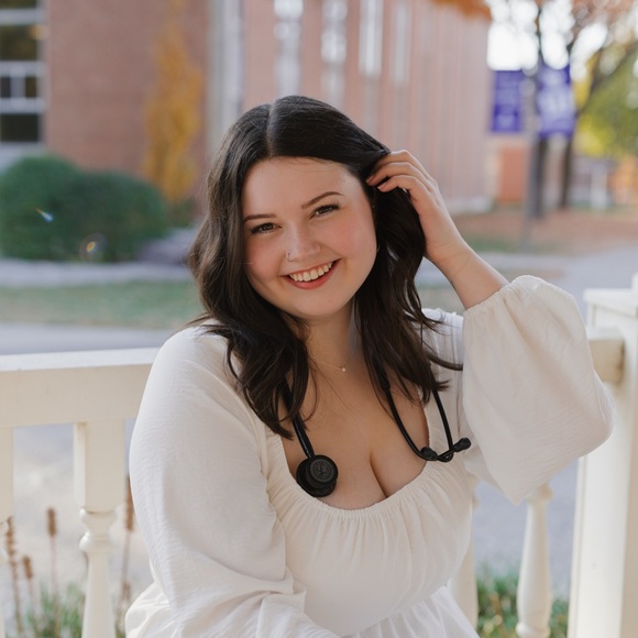 Profile Picture of Adeline Callaway (@adelinecallaway) on Poshmark