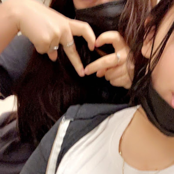 Profile Picture of Adra Pandullo (@adrapandullo) on Poshmark