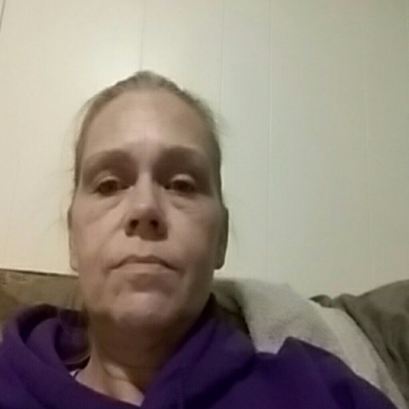 Profile Picture of Shelly Pope (@shellypope) on Poshmark