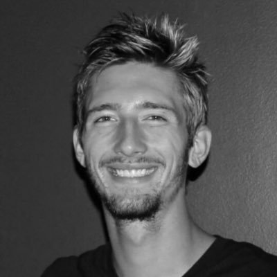Profile Picture of John Simons (@SNOWIS11) on Twitter