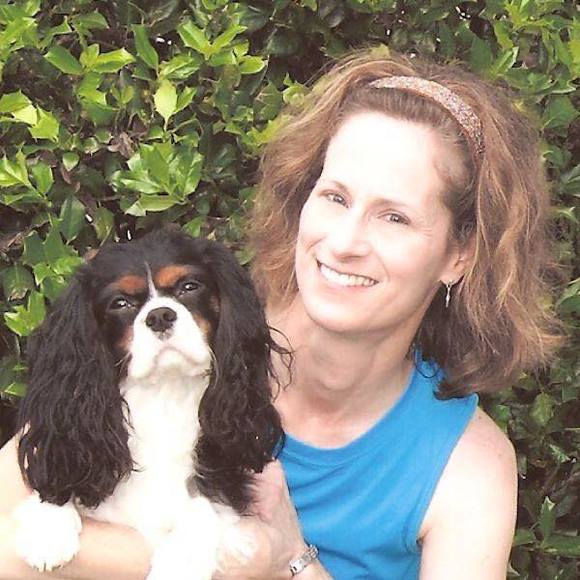 Profile Picture of Lisa Krizan (@ellekrizan) on Poshmark