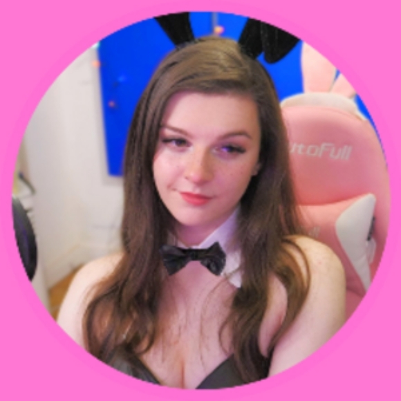 Profile Picture of Amelia Swanson (@wingawoo2) on Poshmark