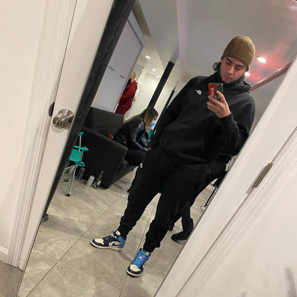 Profile Picture of Jeffrey Gomez (@jeffrey_gomez) on Poshmark