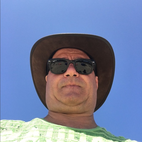 Profile Picture of Vano Scoppa (@vanoscoppa) on Poshmark