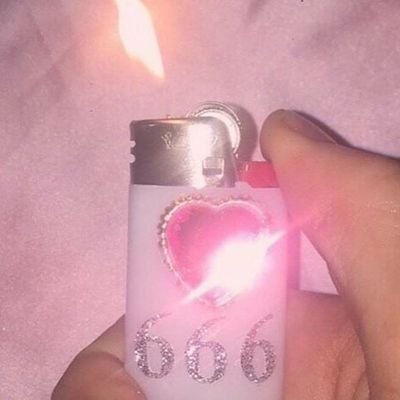 Profile Picture of 𝔴𝔞𝔡𝔢 𝔬𝔯𝔦𝔬𝔫 𝔢𝔪𝔢𝔯𝔰𝔬𝔫 (@deadgothslut) on Twitter