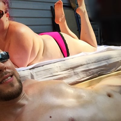 Profile Picture of Darren & Wifeyon Twitter