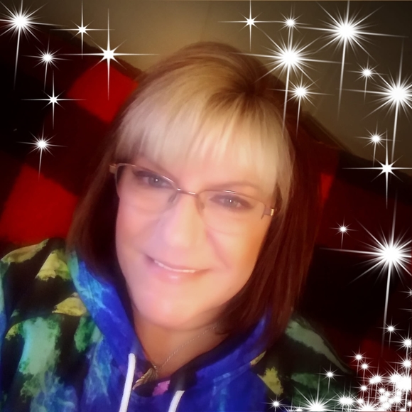 Profile Picture of Melissa Krizon (@mmk3359) on Poshmark