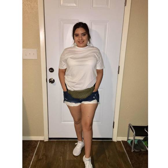 Profile Picture of Dennise Gaytan (@denisse_morin) on Poshmark