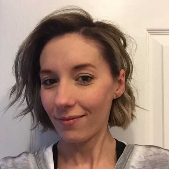 Profile Picture of Ashley Alvey (@ashmalvey) on Poshmark