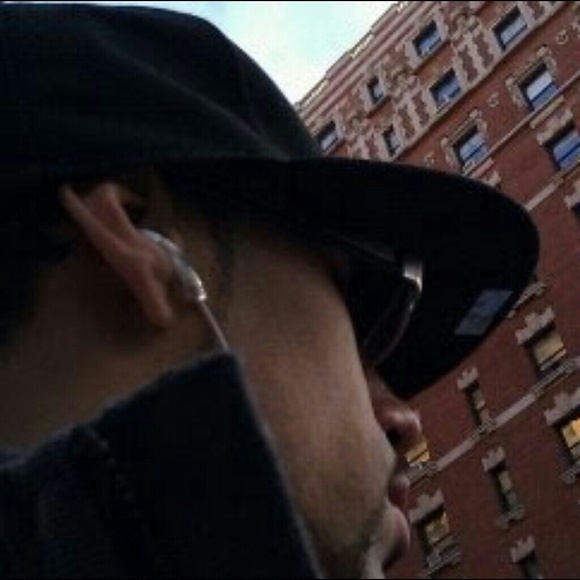 Profile Picture of David Nevarez (@papasurf) on Poshmark