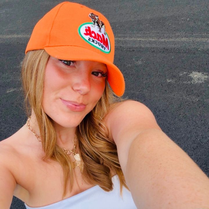 Profile Picture of Cecilia (@ceciliagreenwaldd) on Tiktok