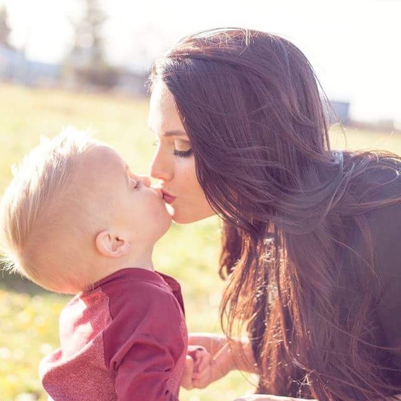 Profile Picture of Amanda Treadaway (@amandatreadaway) on Poshmark