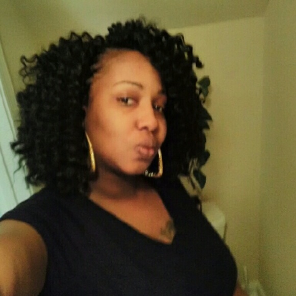 Profile Picture of Joanna Foster (@latrice1982) on Poshmark