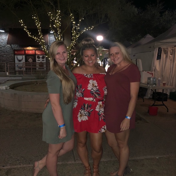 Profile Picture of Jessica Lisak (@jlisak25) on Poshmark