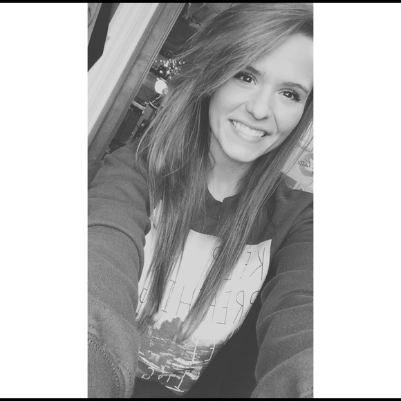 Jessica Goldsworthy - Poshmark Profile Picture of Jessica Goldsworthy (@jessgawld) on Poshmark