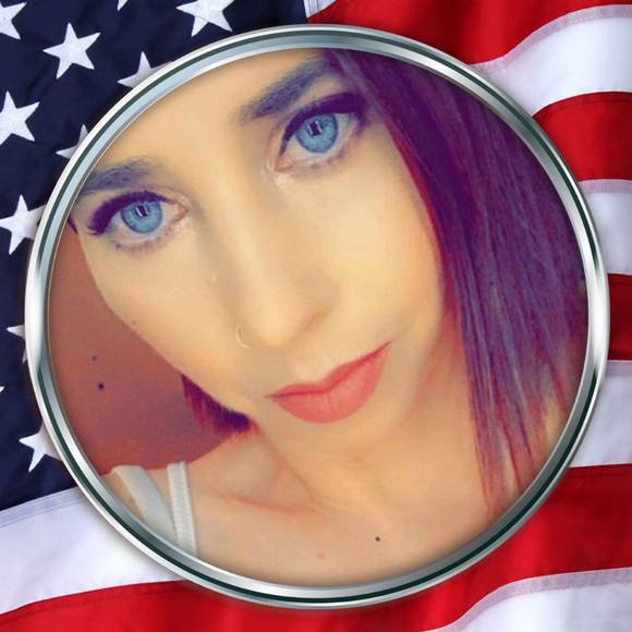 Profile Picture of Nicole Tuschl (@nicoletuschl) on Poshmark