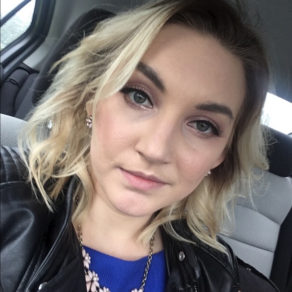 Profile Picture of Chloe Powers (@godgirl4) on Poshmark