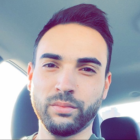 Profile Picture of Christopher Boyer (@boyerboyerboyer) on Poshmark